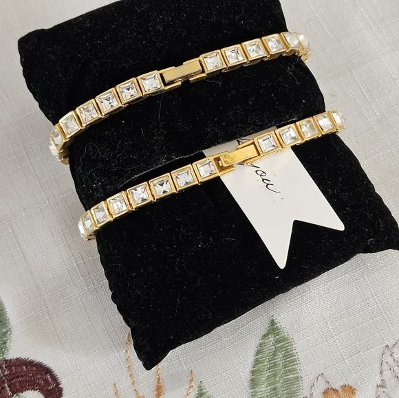 Beautiful Vivani Quartz rhinestones watch with matching bracelet - Picture 2 of 7